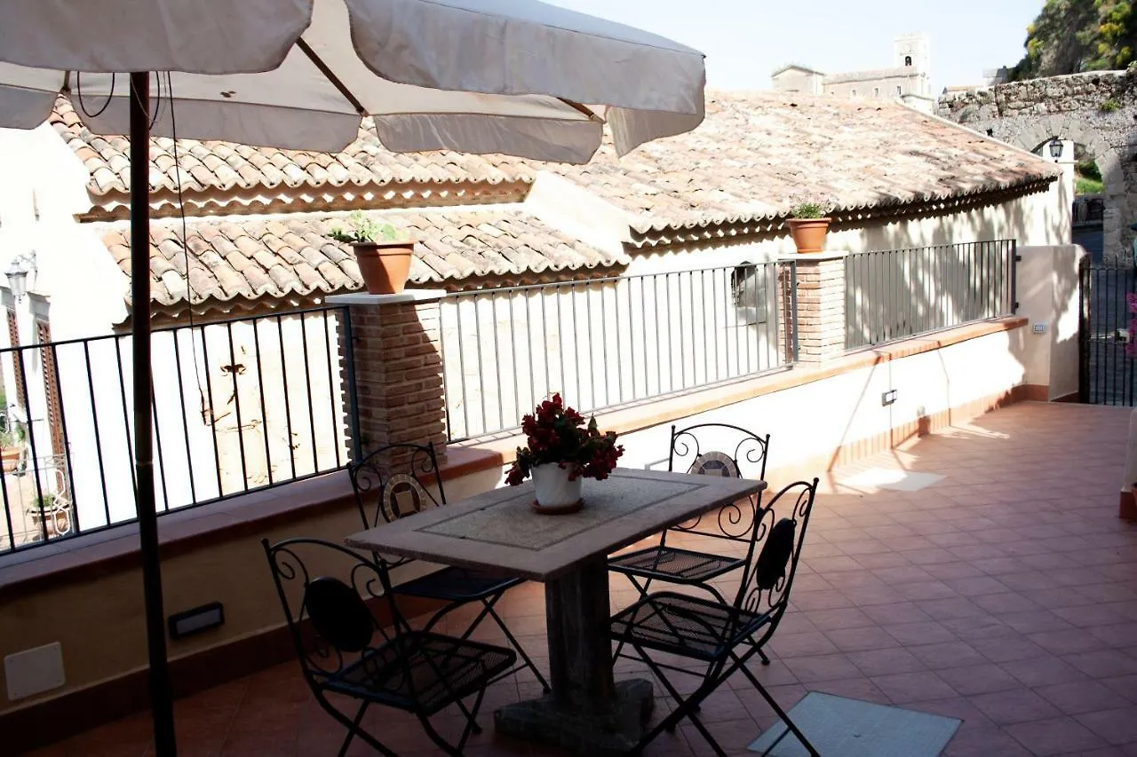 Casa Gambino Bed & Breakfast Savoca 0*,  İtalya